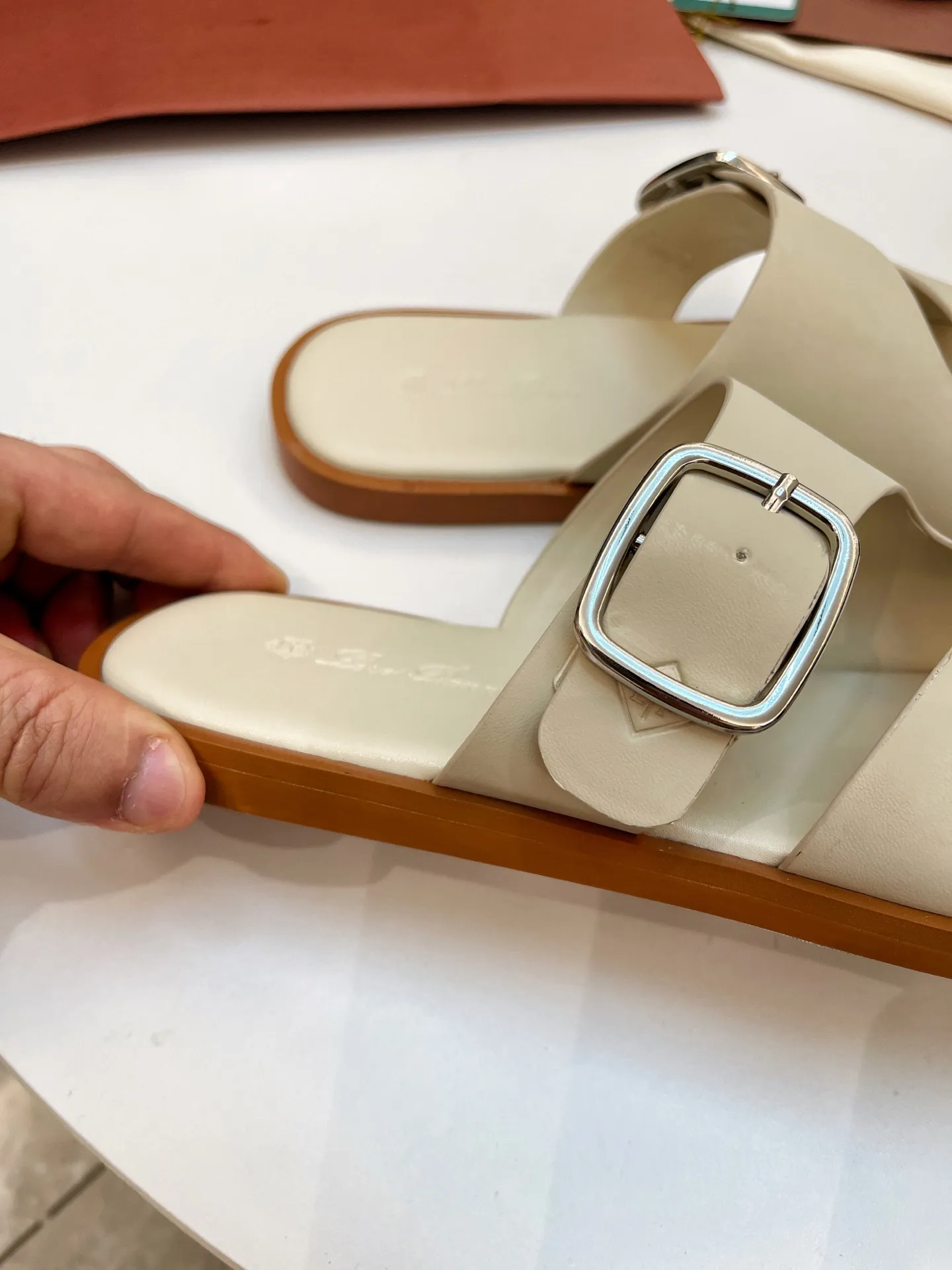 Men's shoes 💰420 Loro Piana, LP's popular spring and summer slippers are synchronized with the new counters, uppers are imported cowhide fabrics from Italy, high-quality splicing technology, soles: original soles specially provided by the original factory, exclusive molded soles are super comfortable, original factory orders, 🔍🔍high quality, you can go in and out of the counter at will, welcome to compare, code number 39-44 (order 38 45 46)